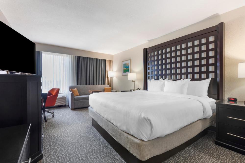 King Room - Non-Smoking interior